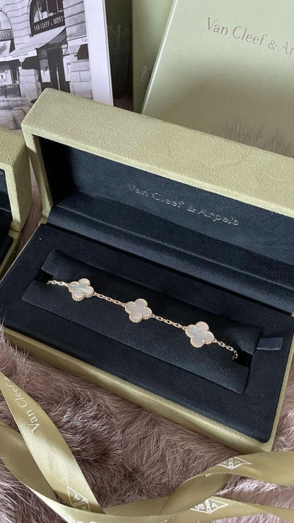 Clover Bracelet - Pearl White - ShopLorca