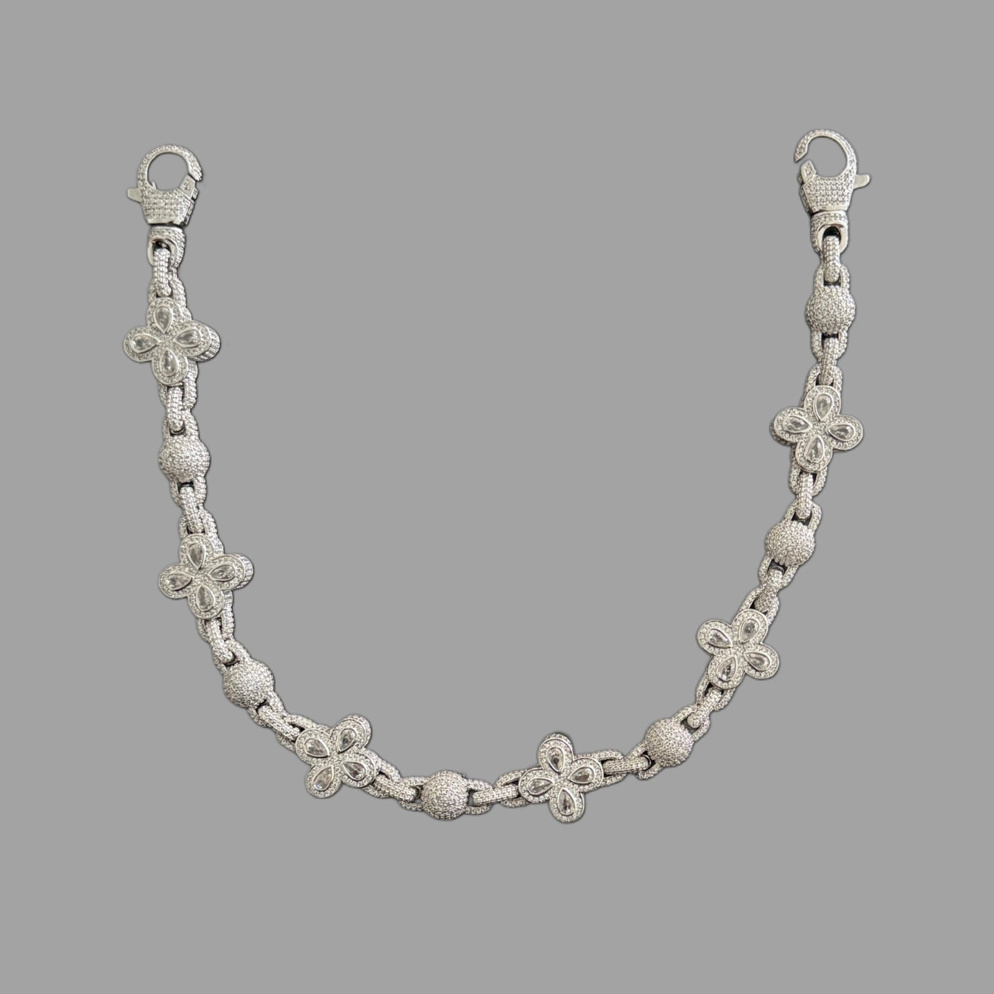 Clover Crystal Wallet Chain - ShopLorca